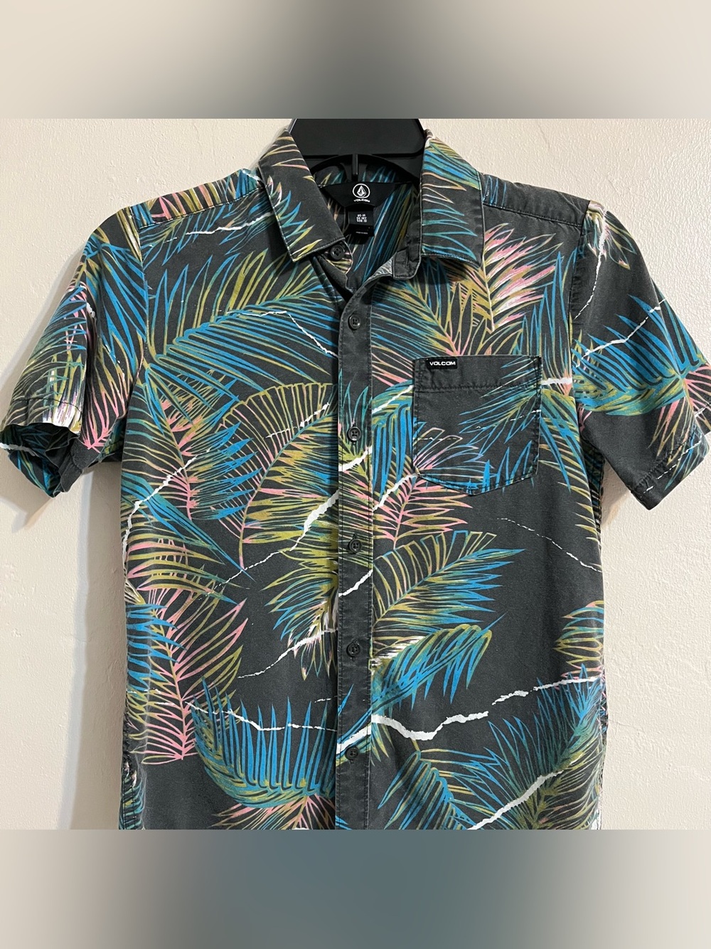 Volcom Charcoal Grey Boys Hall Pass Short-Sleeve Tropical Leaf Button-Up Shirt